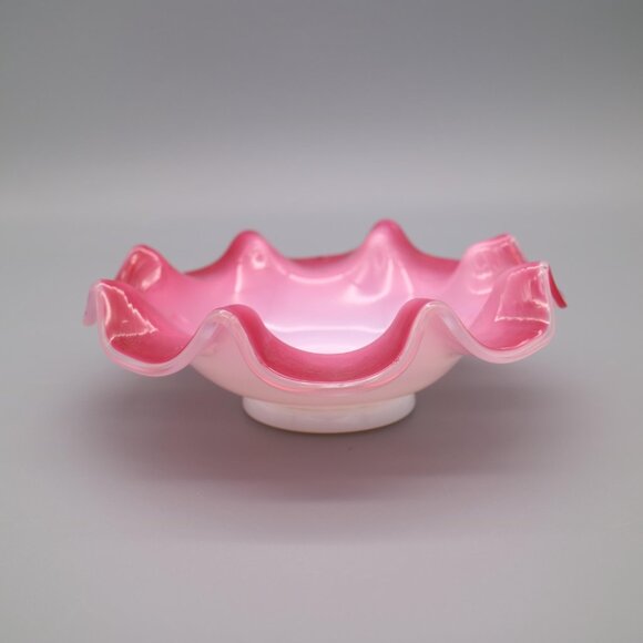 Antique Victorian Pink Cased Glass Ruffled Berry Bowls (Set of 4) - Picture 5 of 11